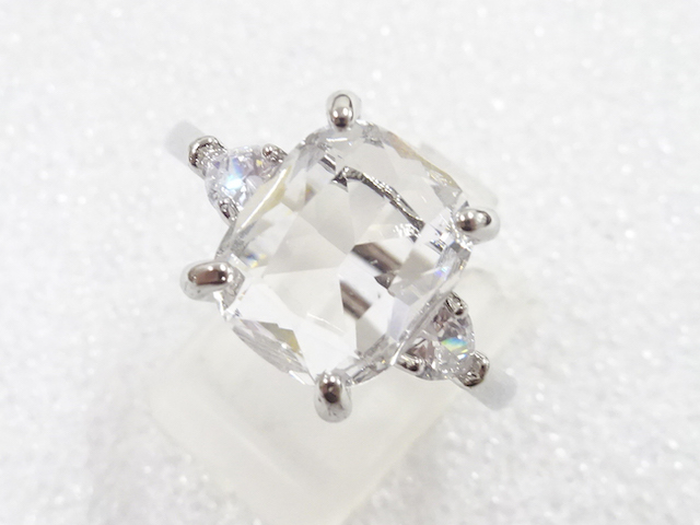 JAPANESE KIMONO / ANTIQUE CRYSTAL RING (SIZE 24)